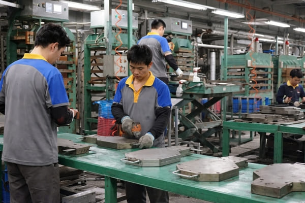 Why Choose a Professional Padel Racket Factory in China for Your Brand?